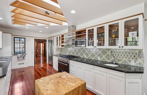 Thousand Oaks House | Unique 5-bedroom house in Berkeley with Exquisite Views