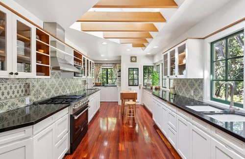 Thousand Oaks House | Unique 5-bedroom house in Berkeley with Exquisite Views