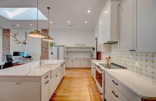 Sheridan Apartment | The Sheridan Suite | Historic Main St. Loft