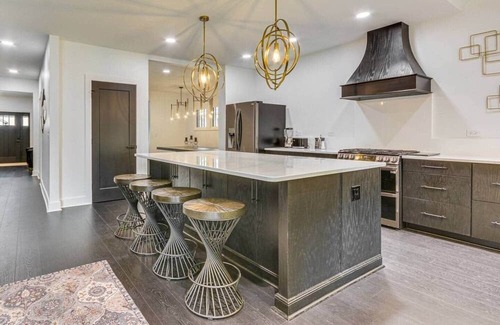 Lexington House | Lazarus Manor