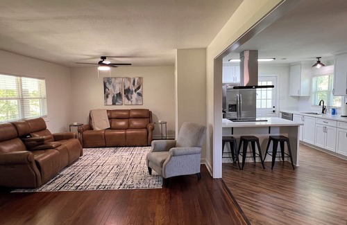 Brandon House | Welcome to South of Town in Brandon, MS — a cozy 3BR, 2BA fully furnished home.