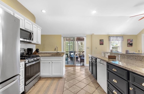 Harwich Port House | Anchor Down - 6BR Home - Easy Walk to Downtown Harwichport & Bank Street Beach!