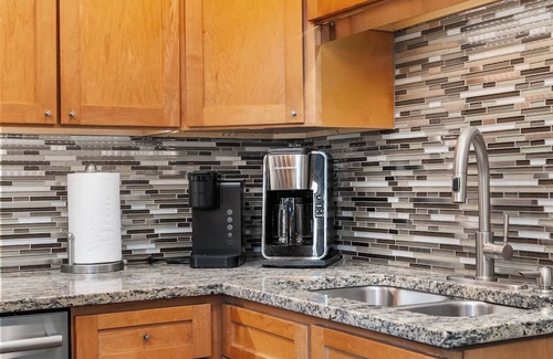 Italian Village House | {NEW} 3 bed/2bath, HOT TUB, Walk 2 Short North, KING bed, Easy Off StreetParking