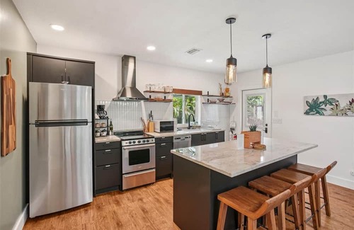 Bearss Plaza Cottage | Amazing cottage in sunny Tampa close to everything.