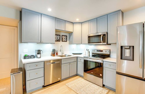 Pollock Pines Cabin | Hot Tub & Game Room: Luxe Cabin, Day Trip to Tahoe