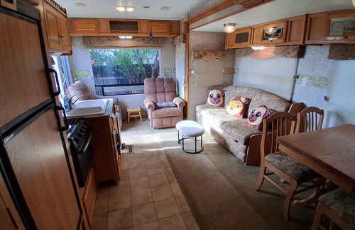 Chowchilla House | Cozy 1 BR RV in Chowchilla right off Route 152 and 99, Sleeps 4!