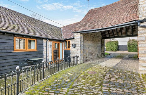 Ardens Grafton Cottage | The Cow Shed | Cottage near Stratford-upon-Avon