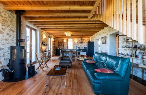 Bazas House | Holiday Home 'Le Basque' with Shared Pool, Private Terrace and Wi-Fi