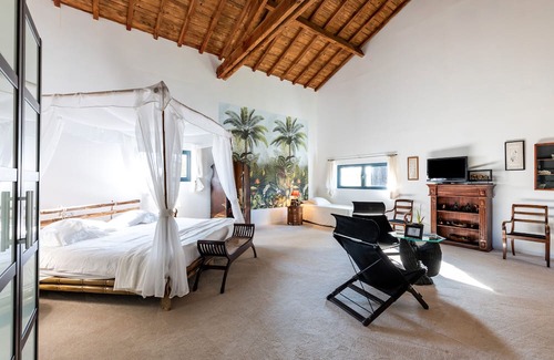 Bazas Bed & Breakfast | Bed and Breakfast 'Le Palmier Exotique' with Shared Pool, Shared Terrace, and Wi-Fi