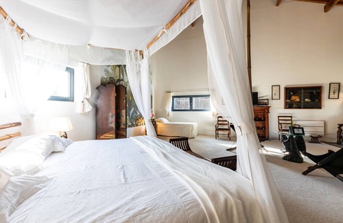 Bazas Bed & Breakfast | Bed and Breakfast 'Le Palmier Exotique' with Shared Pool, Shared Terrace, and Wi-Fi