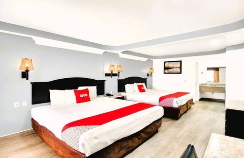 Three Rivers Hotel | Comfort and Convenience! Pet Friendly Stay with Parking & Pool
