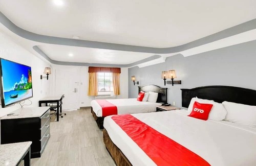 Three Rivers Hotel | Comfort and Convenience! Pet Friendly Stay with Parking & Pool