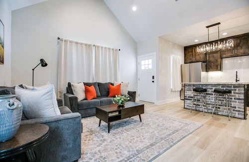 San Angelo House | 2 BR/2 BA Inn @ The Harte