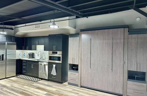 Highland Apartment | Luxury Racing Garage…make Sebring your play ground.