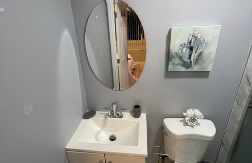 Tamarac House | Charming 1-bedroom with private entrance Tamarac.