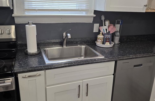 Hillside Apartment | Amazing 2-bedroom home away from home next door to Newark International Airport.