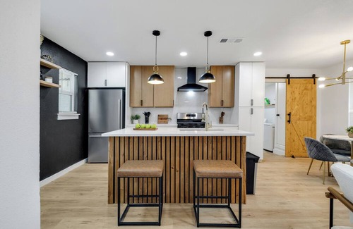 Garland House | Spacious Family Retreat in the Heart of Garland