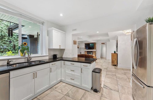 Metro Vancouver Regional District House | Forest Getaway 2 Bedroom Suite with Hot & Cold Tub