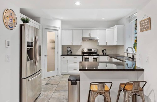 Metro Vancouver Regional District House | Forest Getaway 2 Bedroom Suite with Hot & Cold Tub