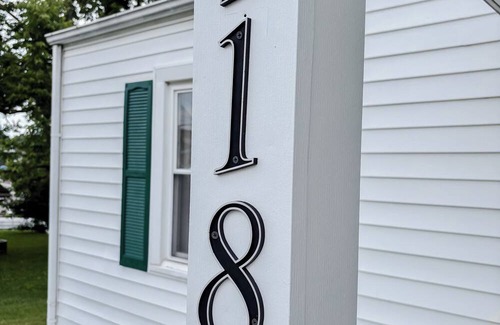 Georgetown Cottage | Cottage In Downtown Georgetown Within Walking Distance Of Shops and Restaurants