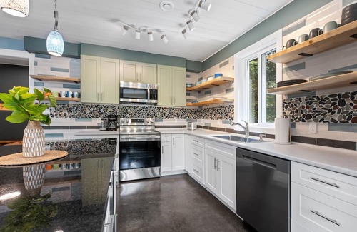 Tofino House | NEW-Sea's the Day-N.Chesterman-Hot Tub -OD Shower