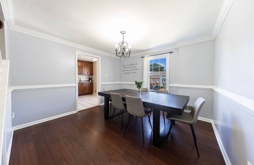 Mount Vernon House | 4-bedroom townhome in Alexandria with Game Room