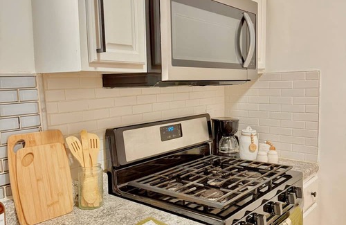 Weequahic Apartment | 3 Bedroom Modern Stay-Close to Newark Airport, NYC & Shopping