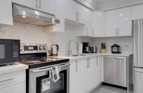 Vaughan House | Cozy Suite w/Office & Fast Wi-Fi by Wonderland