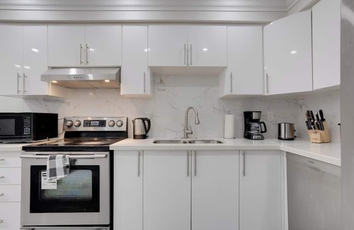 Vaughan House | Cozy Suite w/Office & Fast Wi-Fi by Wonderland