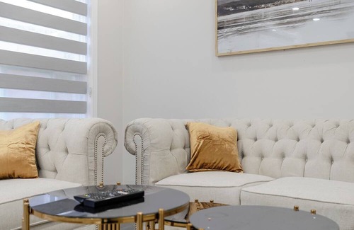 Vaughan House | Cozy Suite w/Office & Fast Wi-Fi by Wonderland
