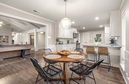 Rowlett House | Cosy Waterfront Home