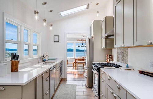 Indianola Apartment | The Hygge Hideaway with Breathtaking Views