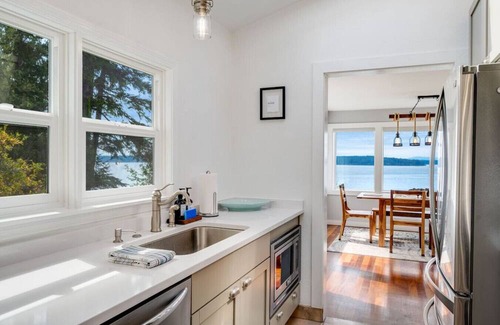 Indianola Apartment | The Hygge Hideaway with Breathtaking Views