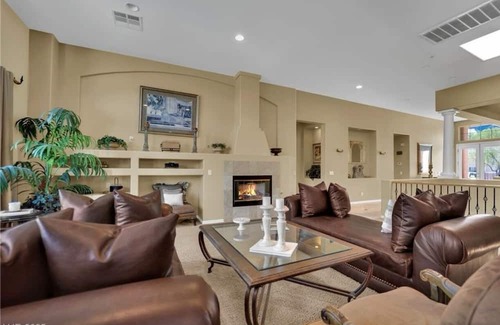 Summerlin House | Golden Hour Estate-Pool/jacuzzi/Gated/Lux