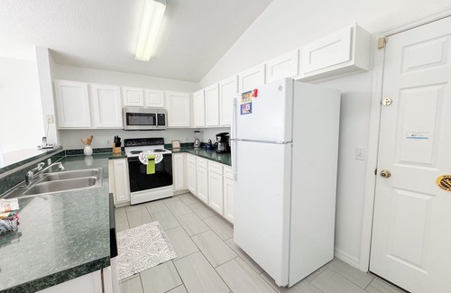 Bridgewater Crossing House | Recently Renovated Pool Home Near WDW