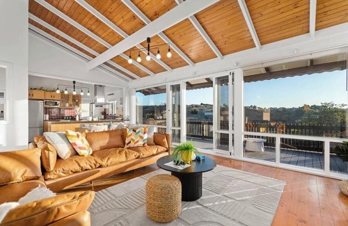 Bedford Park House | Captivating Vista Retreat Exquisite Holiday Haven
