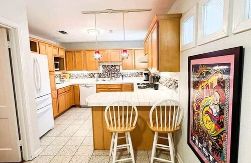 Terrell Heights House | Charming 3-Bedroom Getaway | Sleeps 6 | Cozy