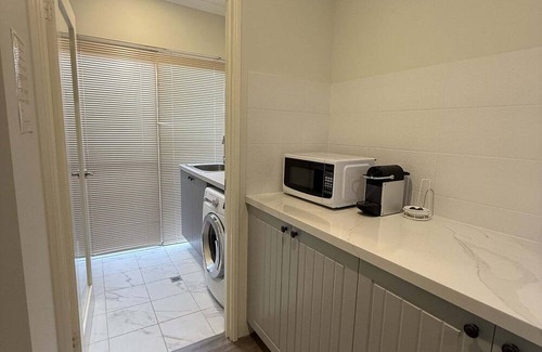 Brabham House | A beautiful 4x2 home on the Swan Valley door stop. Light and airy, 2 living rooms, separate laundry, large fully fenced backyard for the kids run around. Quiet street, walking distance to shops.