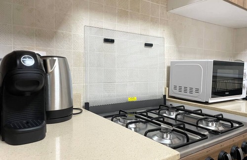 Cocody Apartment | Luxurious City Getaway: 5* Location - Free Private Chef + Airport Pickup