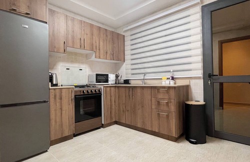 Cocody Apartment | Luxurious City Getaway: 5* Location - Free Private Chef + Airport Pickup