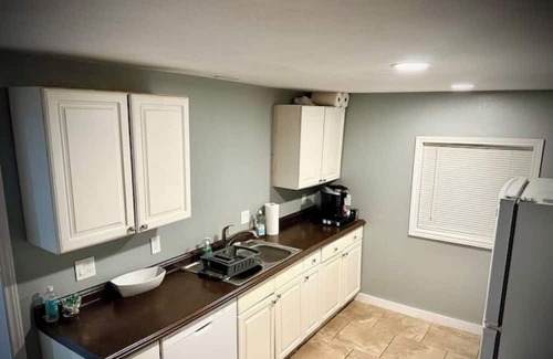 Bay City Apartment | 2Bed, 1Bath - Urban Retreat New!