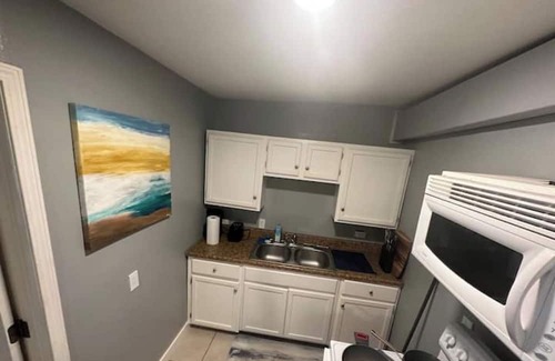 Bay City Apartment | 1BR Retreat: 2 BD Beach & Shops