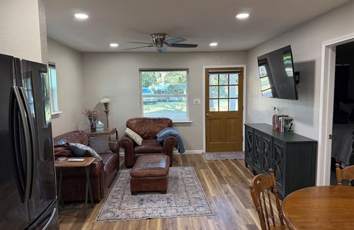 Fort Worth Cottage | Private Furnished Guest House