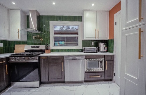 Georgetown Apartment | 3-bedroom apartment in beautiful Brooklyn with AC