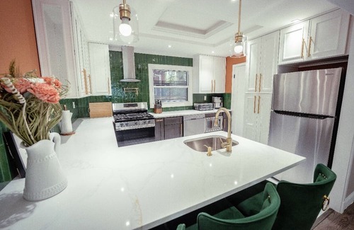 Georgetown Apartment | 3-bedroom apartment in beautiful Brooklyn with AC