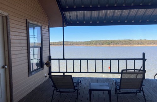 Cisco House | 3 bedroom 2 bath lake home with covered dock