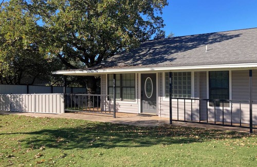 Cisco House | 3 bedroom 2 bath lake home with covered dock