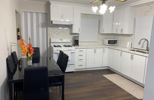 Penetanguishene House | Lakeside Serenity