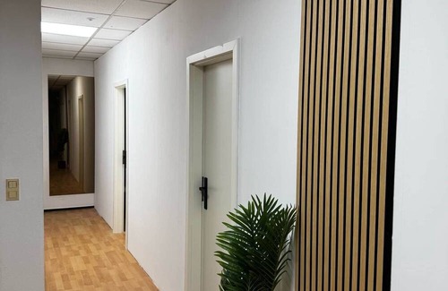 Dreieich Apartment | Dreieich apartment 10 persons - 8 single rooms parking lot truck