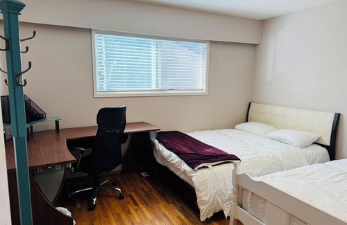Surrey Bed & Breakfast | Adorable 2-bedroom big garden in Surrey